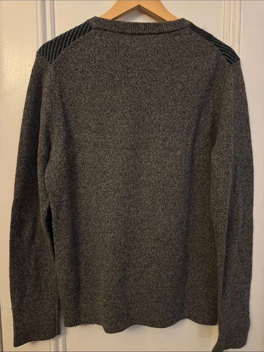Banana Republic Men's Charcoal & Black Patterned Crewneck Sweater. M